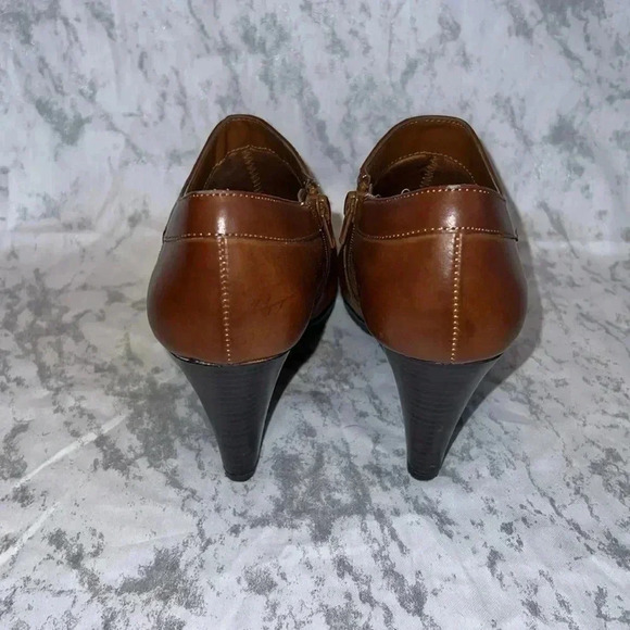 White Mountain Heels - Picture 3 of 5